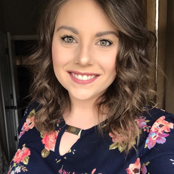 Meet your Posher, Latisha - Picture 1 of 1